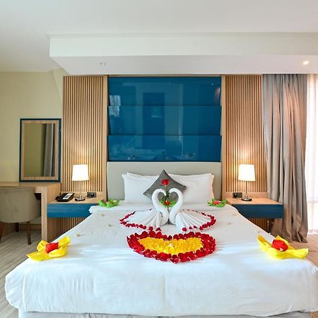 Al Mansour Suites Hotel Doha Exteriör bild