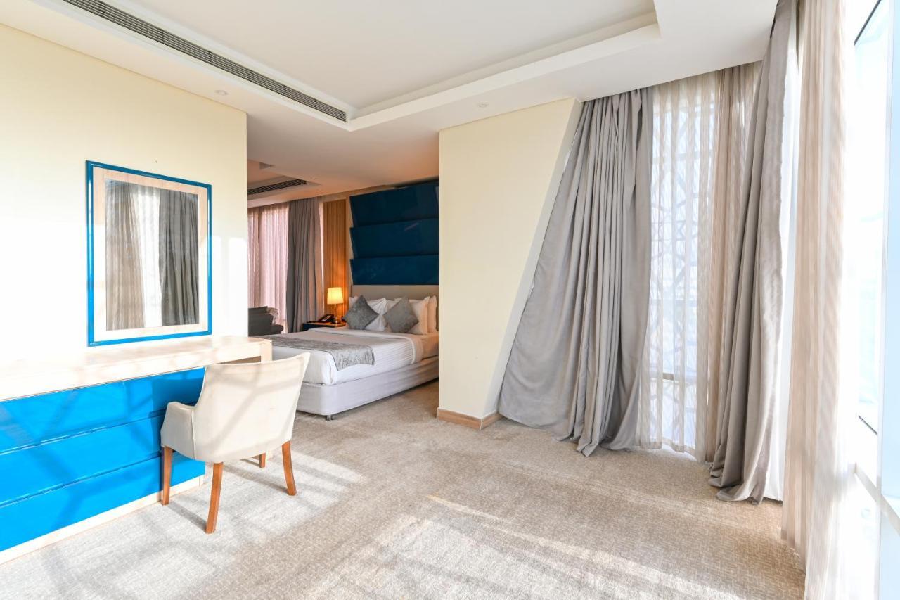 Al Mansour Suites Hotel Doha Exteriör bild