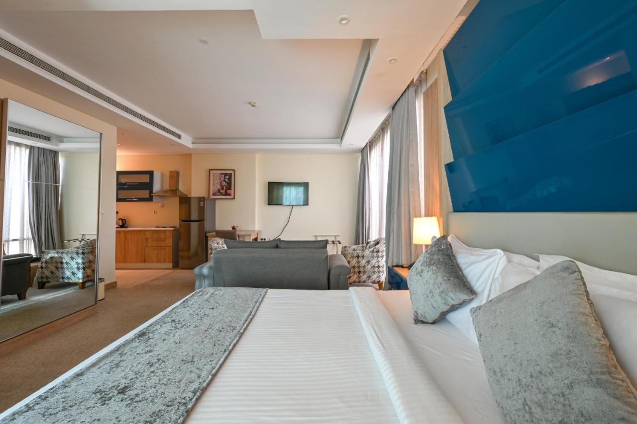 Al Mansour Suites Hotel Doha Exteriör bild