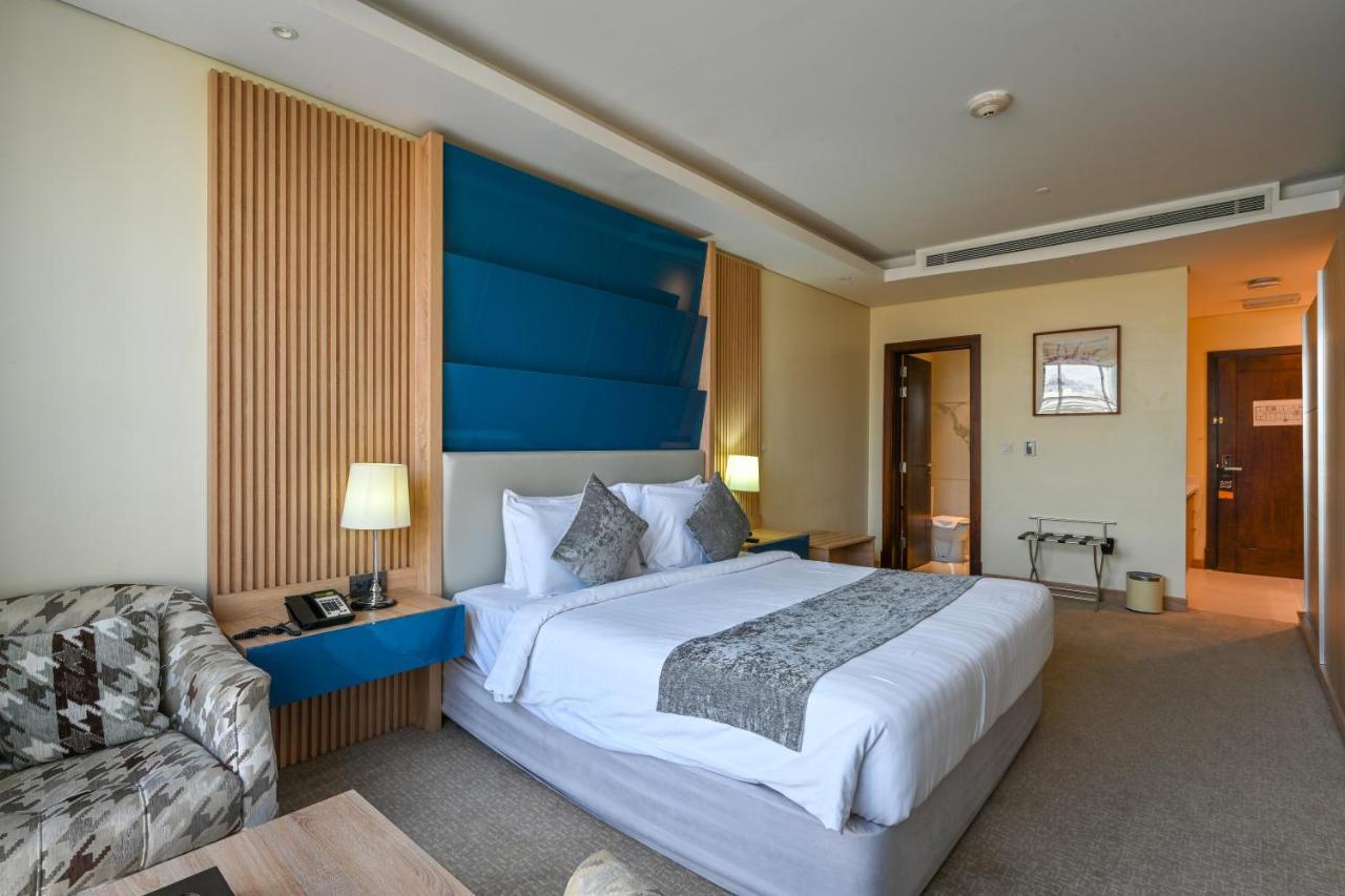 Al Mansour Suites Hotel Doha Exteriör bild