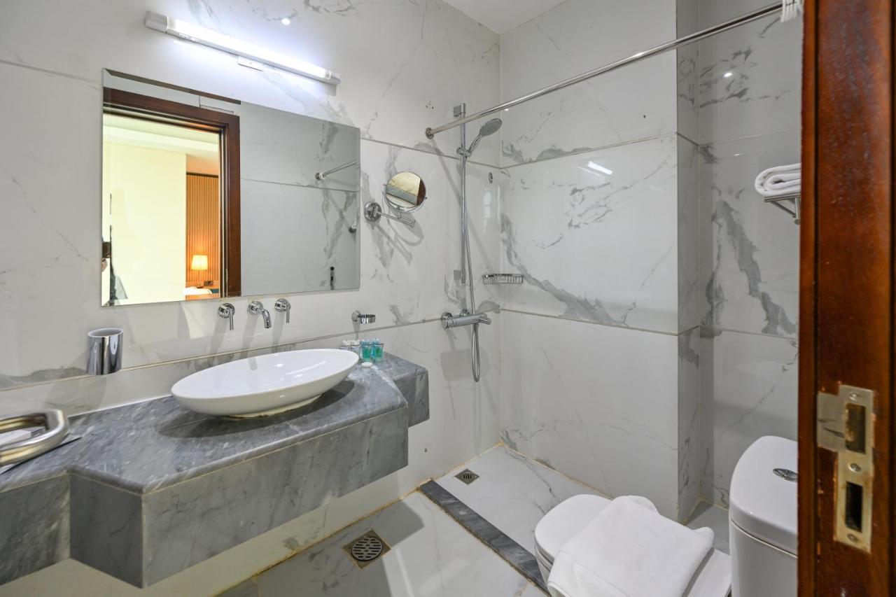 Al Mansour Suites Hotel Doha Exteriör bild