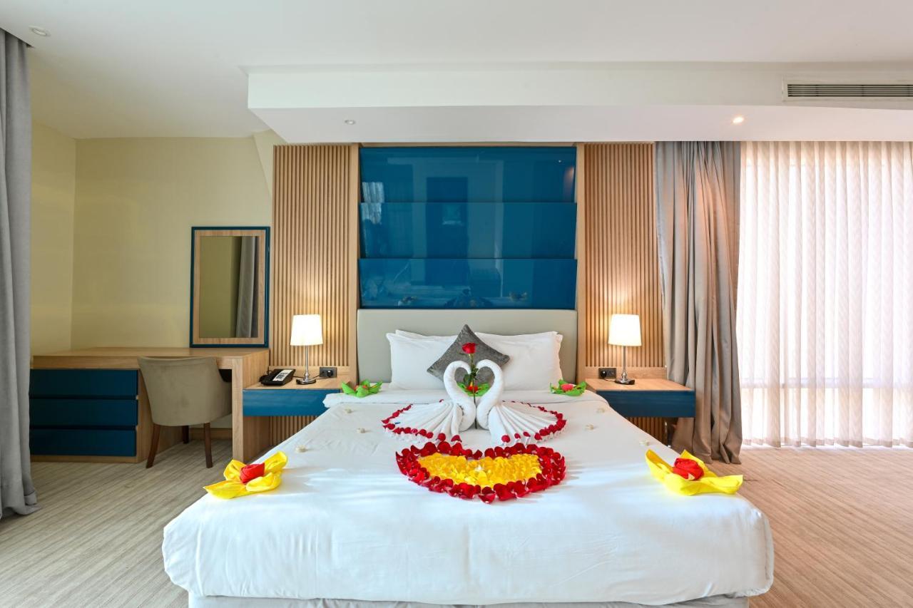 Al Mansour Suites Hotel Doha Exteriör bild