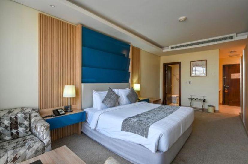 Al Mansour Suites Hotel Doha Exteriör bild