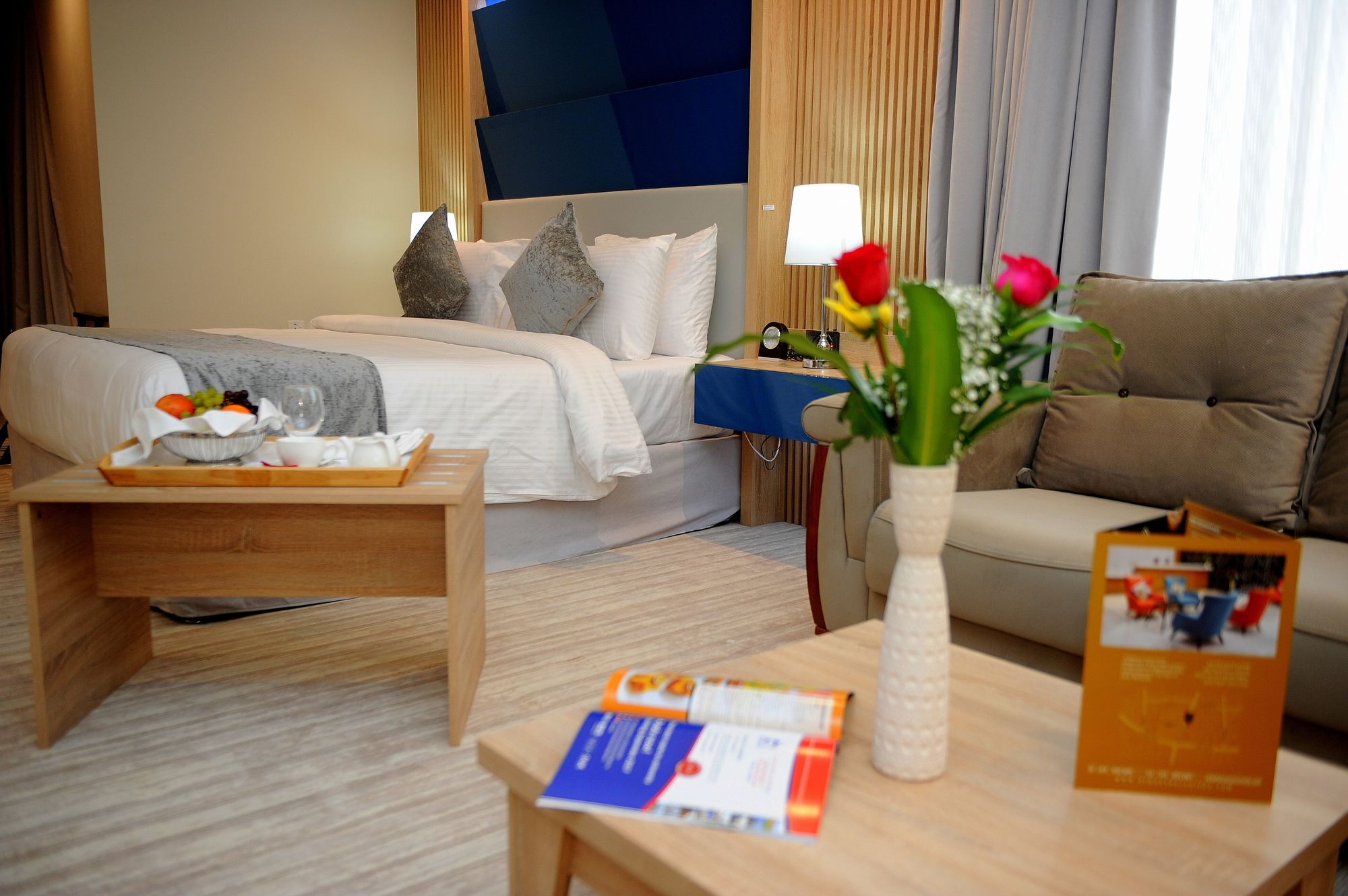 Al Mansour Suites Hotel Doha Exteriör bild